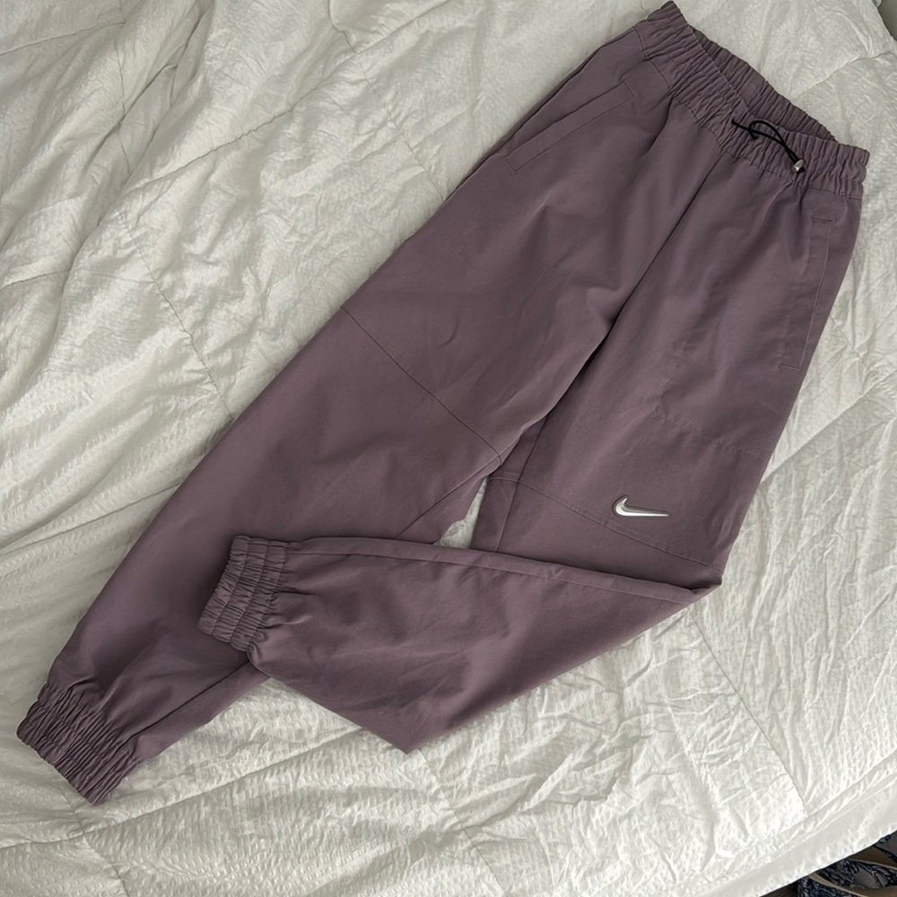 Nike Women's Swoosh Jogger (XS) Purple